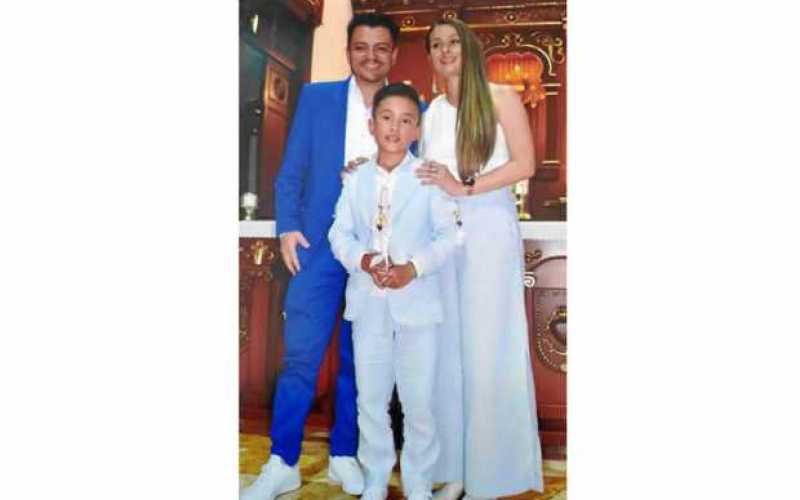 Foto | Archivo particular | LA PATRIA   Recibió por primera vez la eucaristía, el niño Jacobo Giraldo Cardona, hijo de Edwin And
