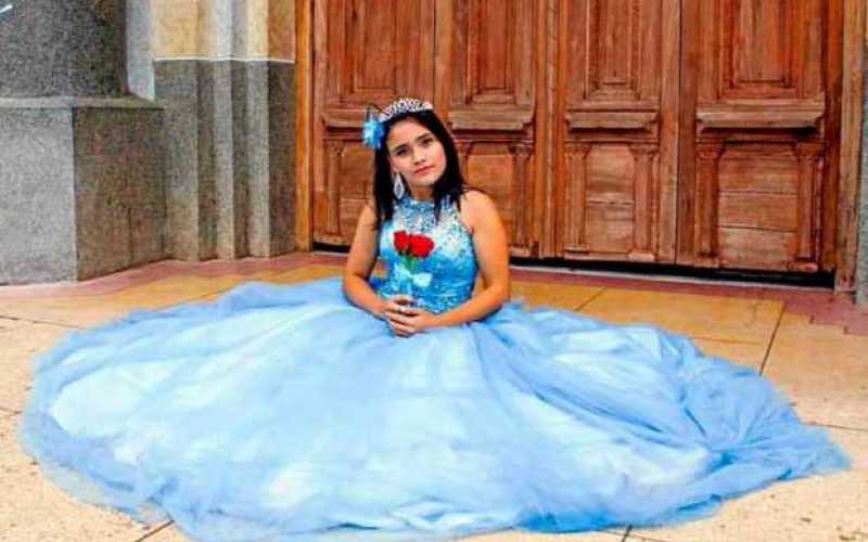 Foto|Lector|LA PATRIA    Yisel Daniela Álzate Romero celebró sus quince años en compañía de sus amigos y familiares en Risaralda