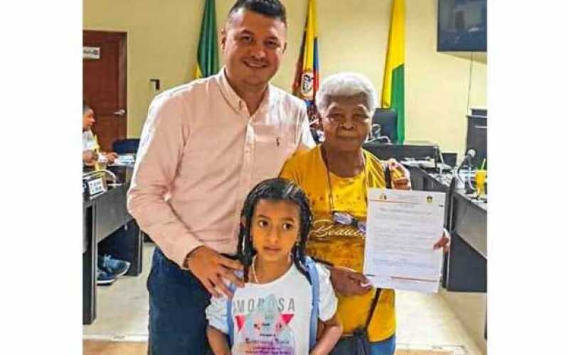 Foto | Cortesía | La PATRIA María Resurrección Ayala fue galardonada como la adulta mayor del año en Supía por realizar labores 