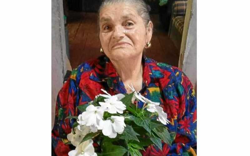 Carmelina Castrillon Ceballos se nos fue de éste mundo. Disfrutaba las actividades con los niños en su casa les leía la Patria c