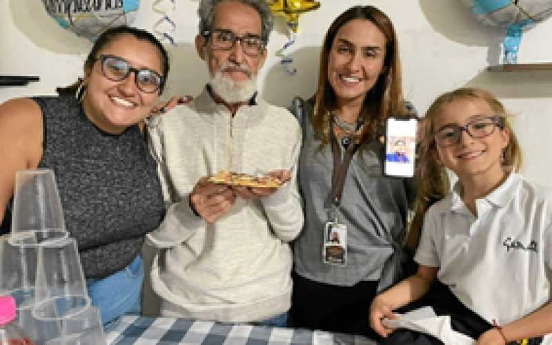 Federman García Salgado celebró su cumpleaños 83 en Pensilvania con su familia. En la imagen lo acompañan Manuela García Castaño