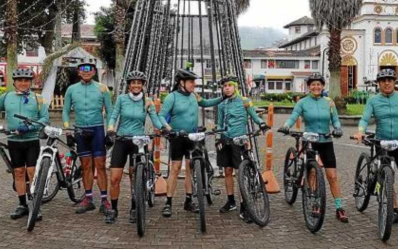 Otoñales, grupo de amigos amantes de la bicicleta y de la naturaleza, llevan por lo menos dos años recorriendo las carreteras de