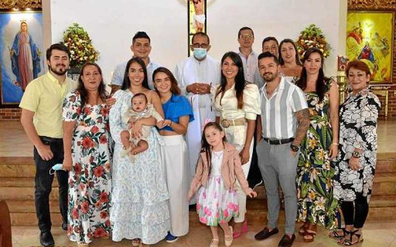 En la Iglesia María Reina, del barrio El Vergel de Ibagué (Tolima), bautizaron a Dominic Jiménez Ballesta. Sus padrinos fueron D