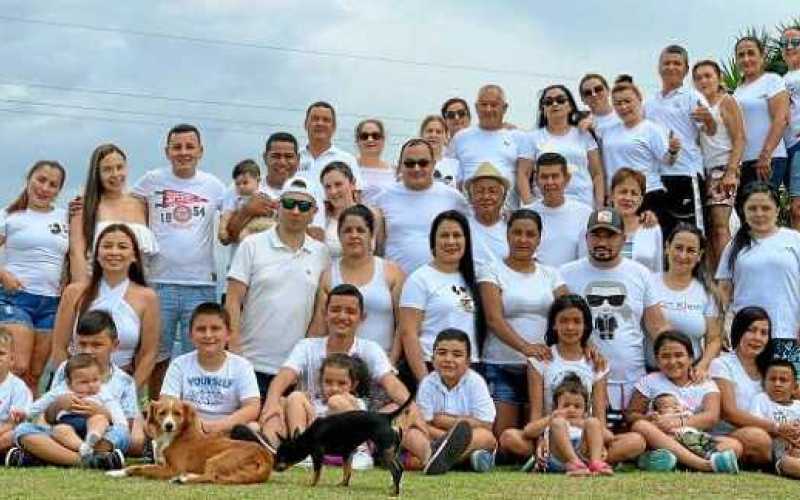 Gustavo Sánchez se reunió con sus hijos, nietos, bisnietos y amigos.