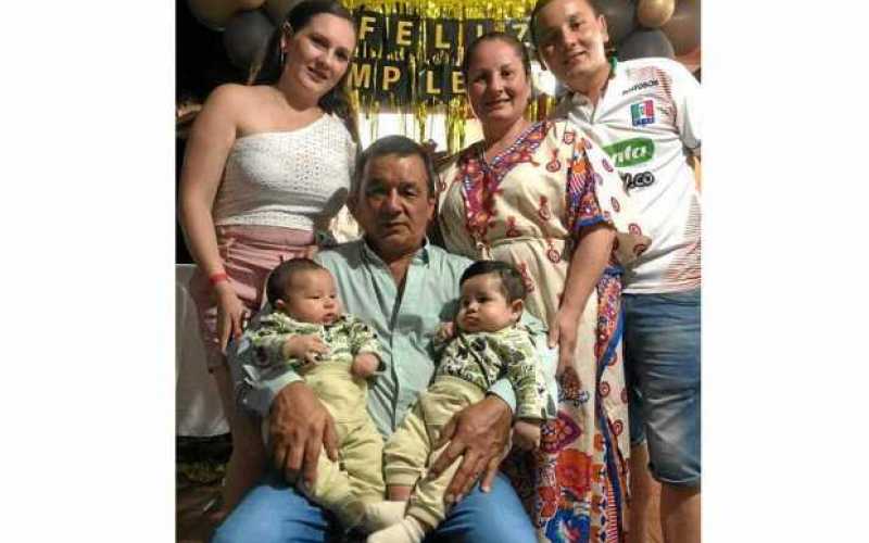 Germán Sánchez celebró su cumpleaños  acompañado de sus nietos Emiliano y Juan Miguel, su esposa, Patricia, y sus hijos María An