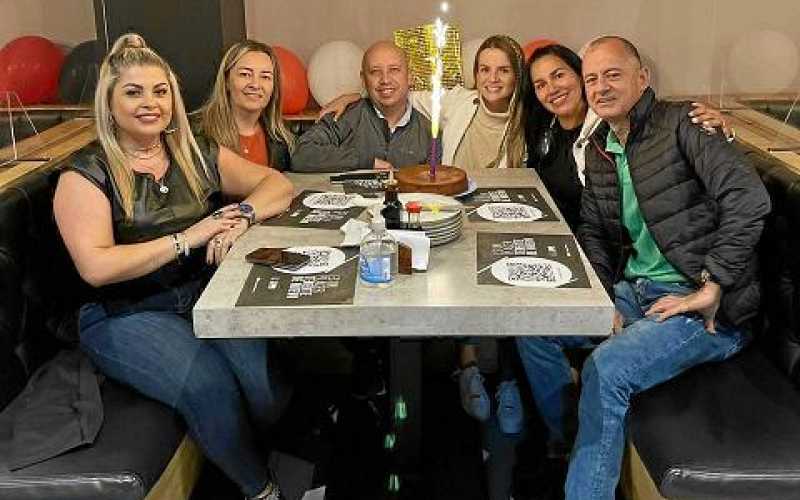 Familiares y amigos le celebraron el cumpleaños a Johana Gómez. La acompañaron en el festejo Gloria Henao, Claudia Muñoz, Julián