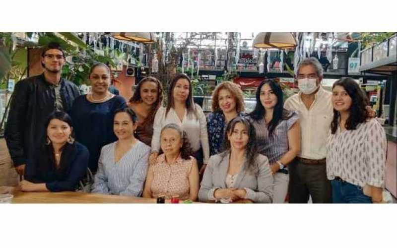 Empleados del periódico LA PATRIA se reunieron en el restaurante Magnolio, compartieron allí Daniel González, Diana Arredondo, B