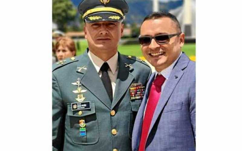 Foto | Jorge Iván Castaño | LA PATRIA    Diego Patiño Orozco ascendió al grado de coronel del Ejercito Nacional, lo acompaña su 