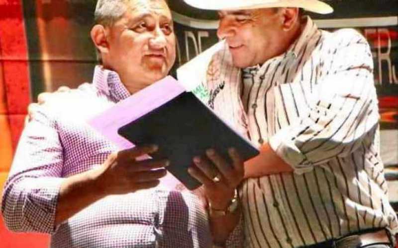 Foto | Cortesía | LA PATRIA     En el marco del Encuentro Nacional de Arriería, Miguel Alcides Quinchía, recibió la Orden del Ma