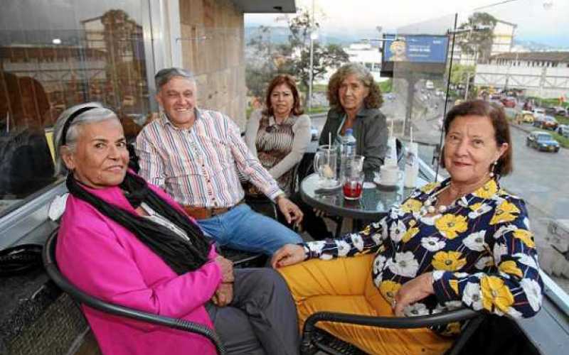 Foto | Argemiro Idárrga | LA PATRIA    En el Café Cultural del Teatro los Fundadores se reunieron Marleny Zuluaga López, Guiller