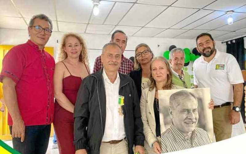 El docente Luis Alberto Serna, del colegio José María Carbonell de Palestina, recibió la medalla al Mérito Pedagógico Aníbal Cua