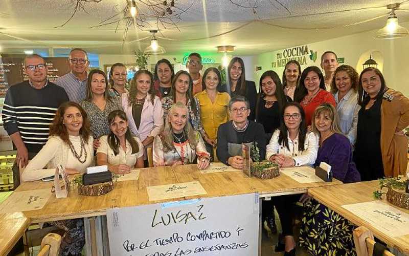 En un restaurante de Manizales se reunieron algunos compañeros del periódico LA PATRIA para hacerle la despedida a Luisa Marina 