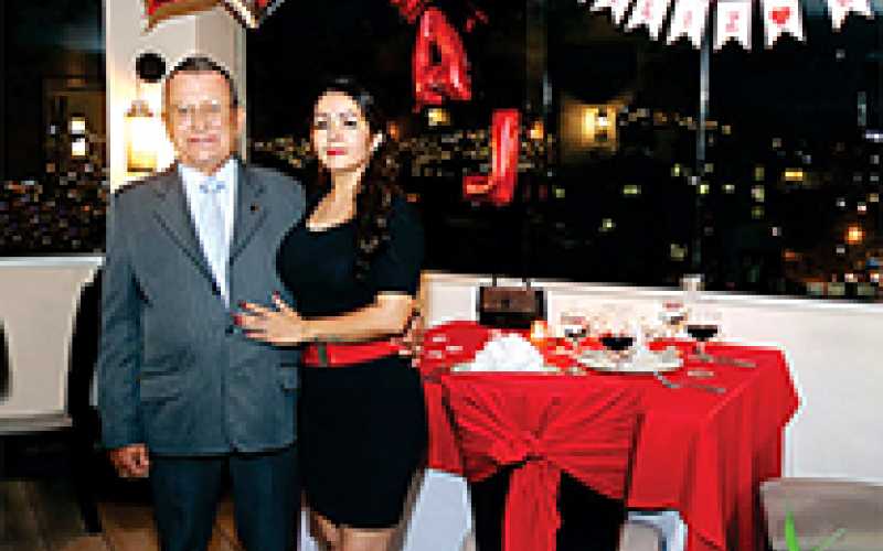 El exdiputado y empresario ALBERTO ARCILA GIRALDO y su esposa JENNY RIVERA celebraron su Aniversario con una cena en el hotel ca