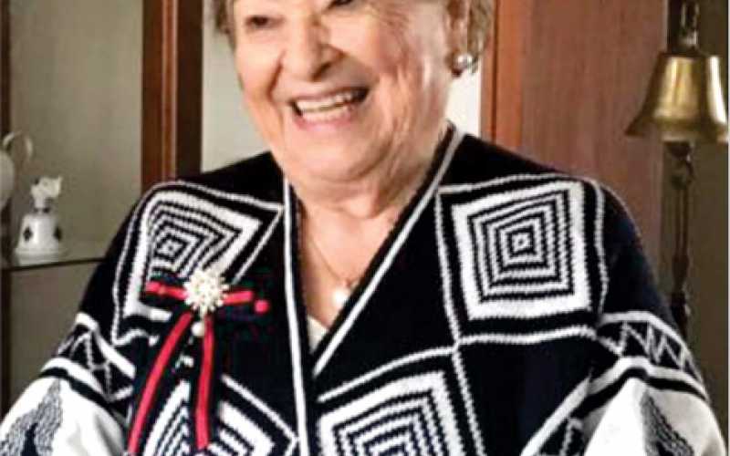 Desde tu gozoso descanso sigues iluminando el camino de nuestra vida.  ¡Gracias mamá por tanto amor! Su familia invita a la Euca