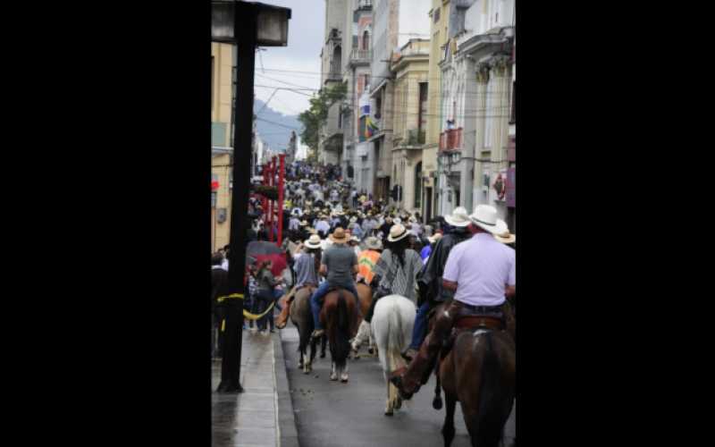 Cabalgata por los 164 años de Manizales El recorrido avanzó por la carrera 22 hacia la Plaza de Bolívar, continuó por la Avenida Santander y terminó en la glorieta de San Rafael.