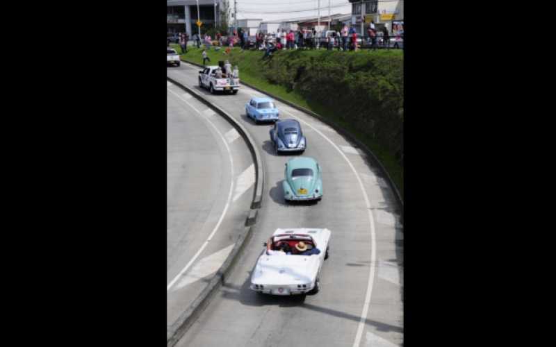 Desfile de carros antiguos