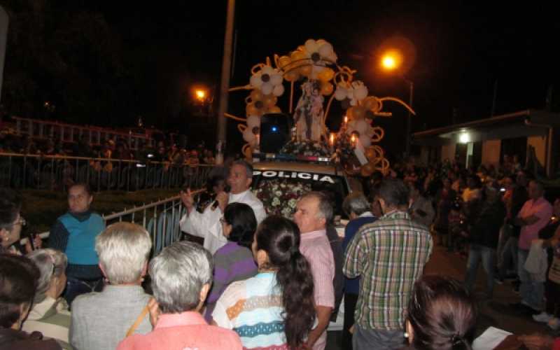 Aranzazu. Los conductores de motos, carros de servicio público y particulares le rindieron tributo de adoración a la Virgen del 